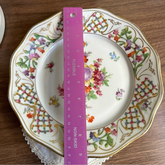Schumann Bavaria Dresden Chateau 9” Dinner Plate Mixed Flowers with Gold Rim - Picture 5 of 6